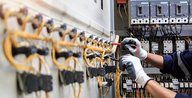 Professional Electrician technician working in Niles, IL